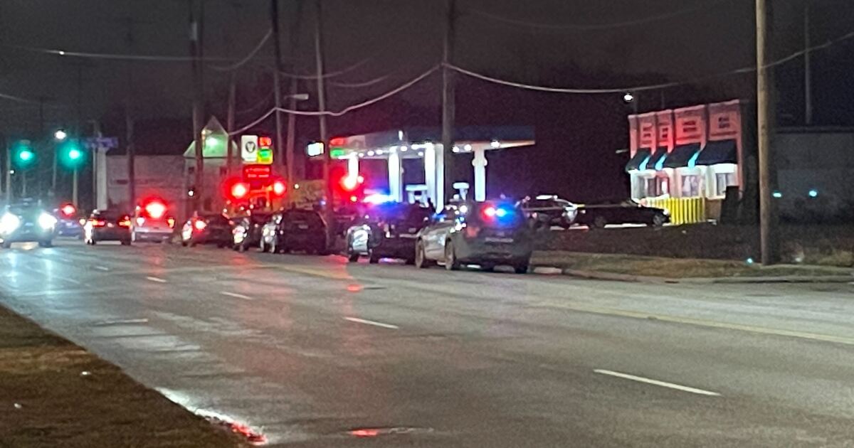 1 man killed, 1 in hospital, 2 arrested after shootout at Cleveland gas station