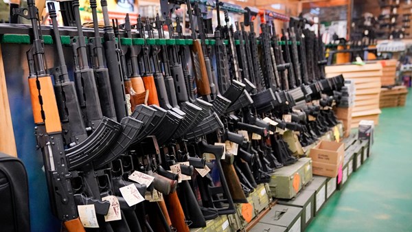 Illinois bans 'sale, manufacture, or delivery' of military-style arms
