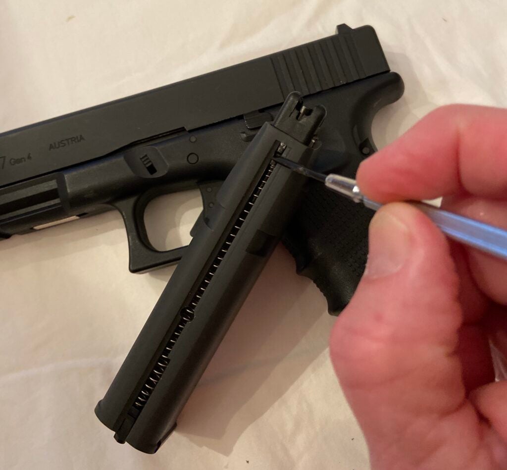 Loading the glock 17 gen 4 air pistol
